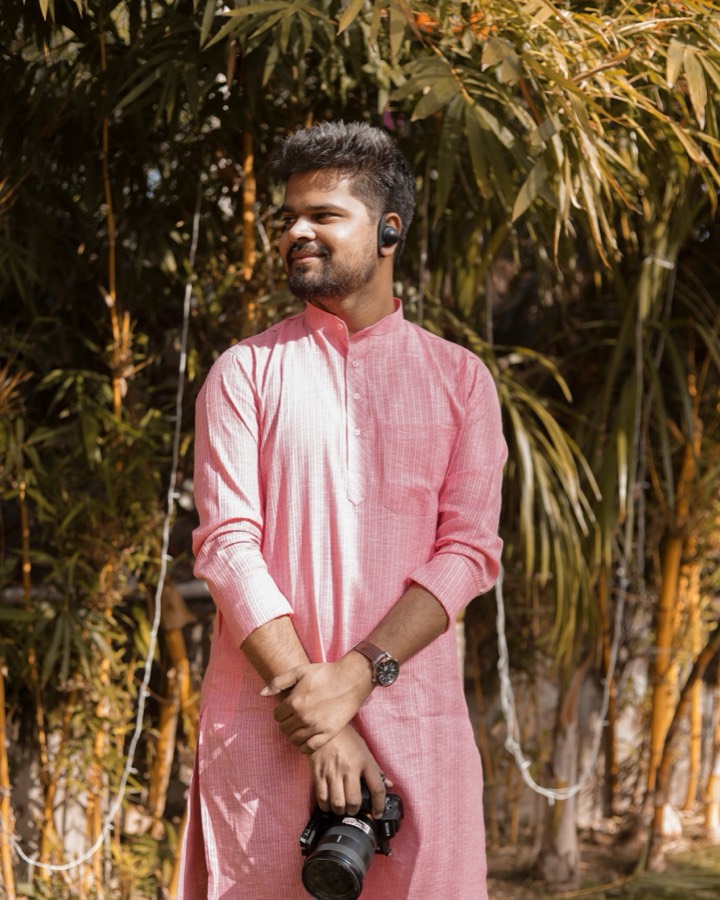 Saket portrait with camera